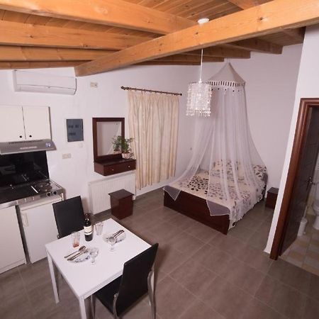 Bodikos Apartments Pitsidia Exterior foto